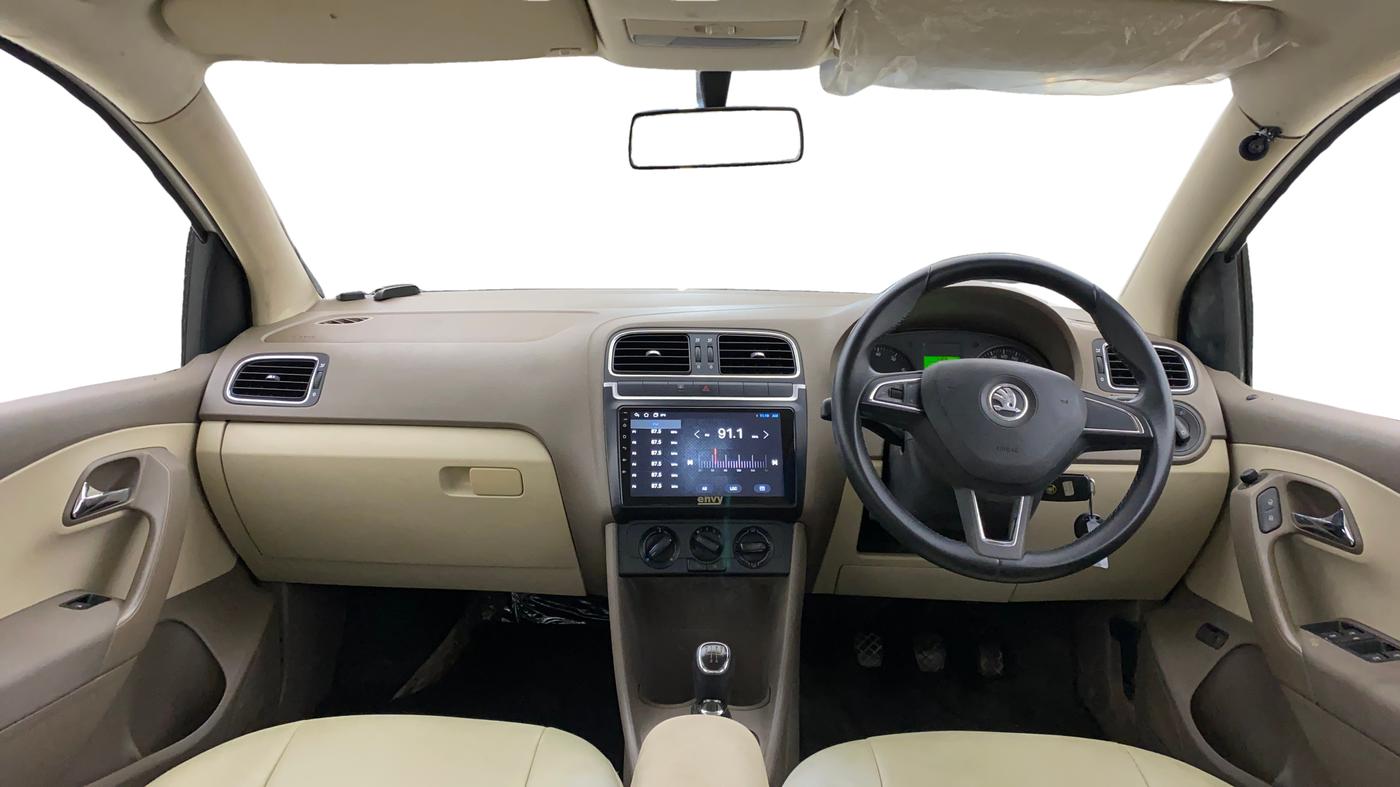 2014 Skoda Rapid AMBITION 1.6 MPI MT, Petrol, Manual, 39,036 km, Dashboard