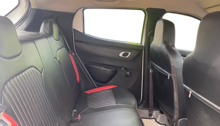 2019 Renault Kwid RXT 1.0 (O), Petrol, Manual, 45,321 km, Right Side Rear Door Cabin