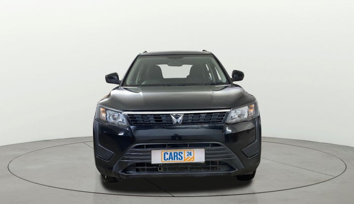 2023 Mahindra XUV300 W4 1.2 PETROL, Petrol, Manual, 30,416 km, Front