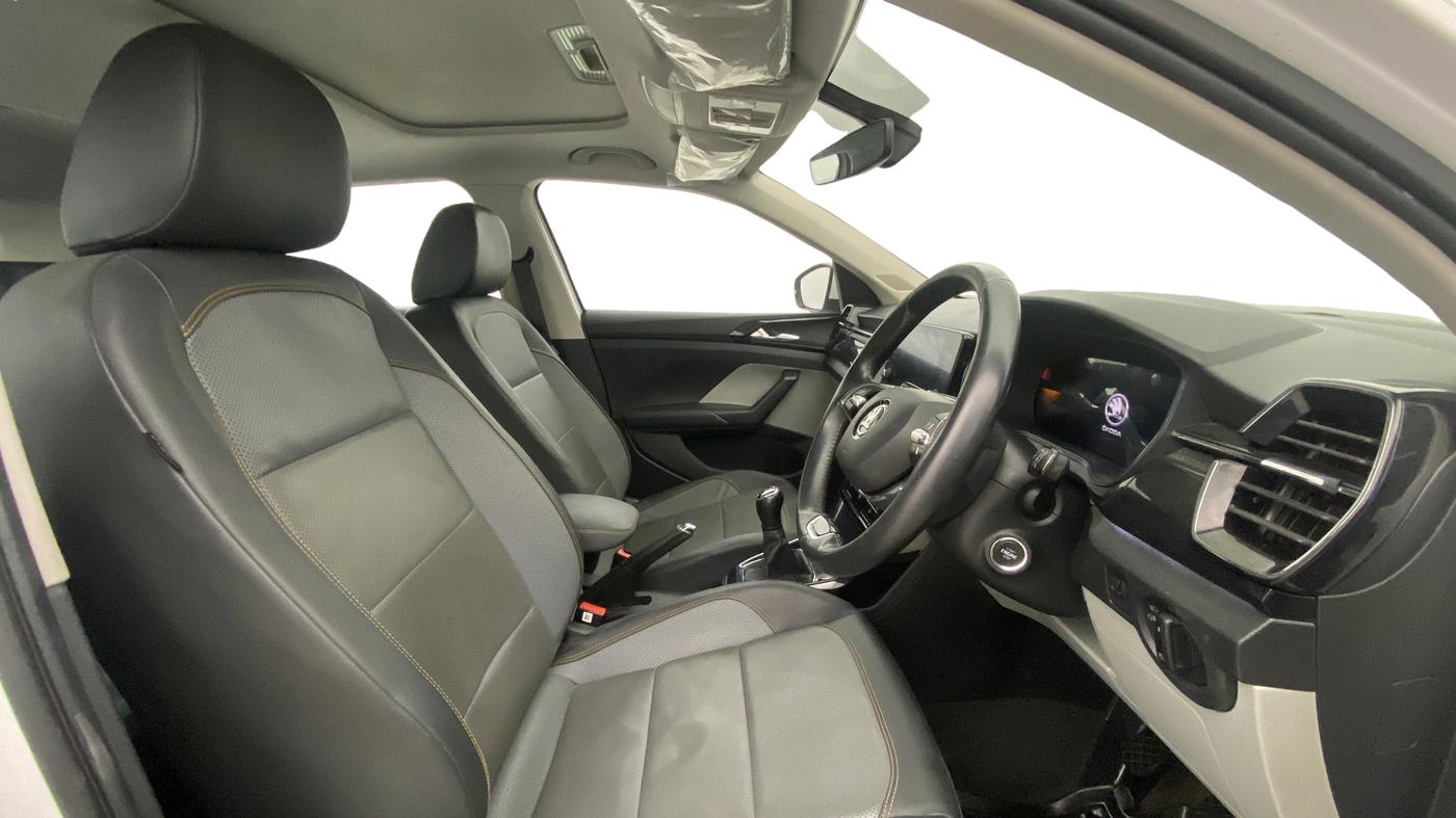 2023 Skoda KUSHAQ STYLE 1.0L TSI MT, Petrol, Manual, 72,289 km, Right Side Front Door Cabin