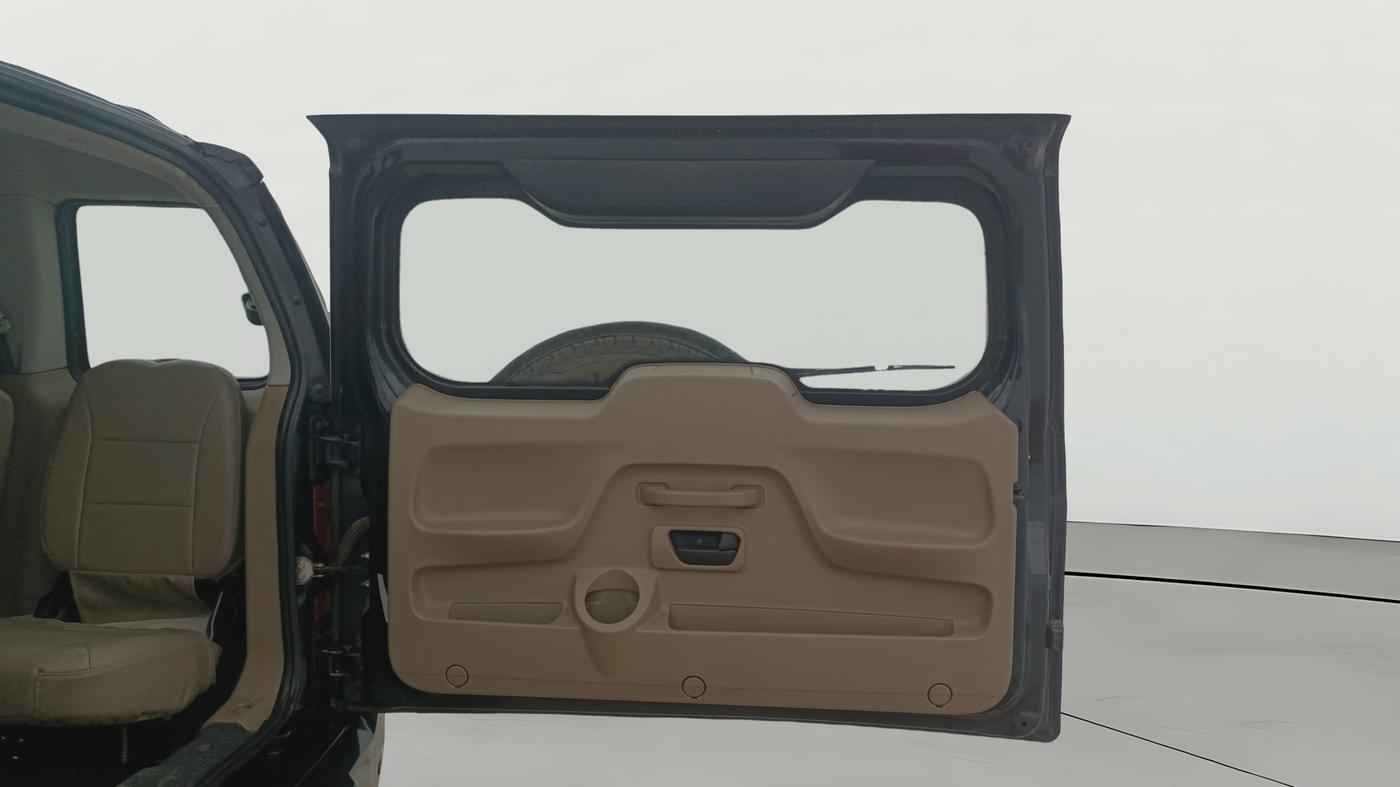 2015 Mahindra TUV300 T8, Diesel, Manual, 1,30,605 km, Boot Door Open