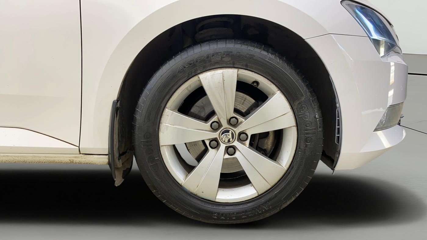 2019 Skoda Superb STYLE 1.8 TSI MT, Petrol, Manual, 50,278 km, Right Front Wheel