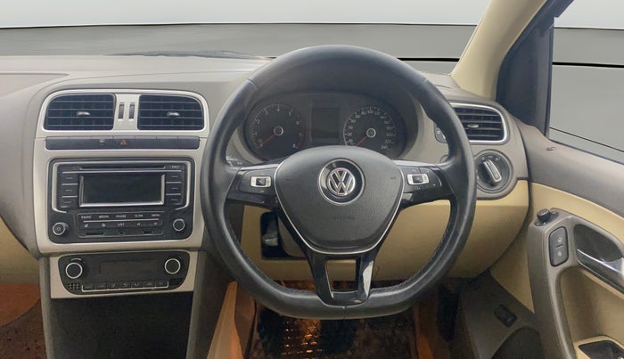 2015 Volkswagen Vento HIGHLINE 1.6 MPI, Petrol, Manual, 86,785 km, Steering Wheel Close Up