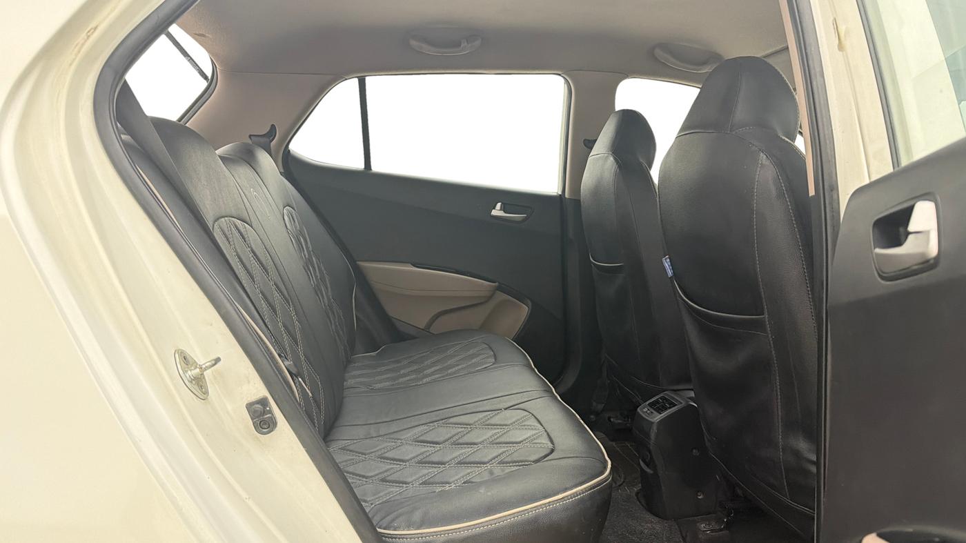 2015 Hyundai Grand i10 SPORTZ 1.2 KAPPA VTVT, Petrol, Manual, 58,650 km, Right Side Rear Door Cabin