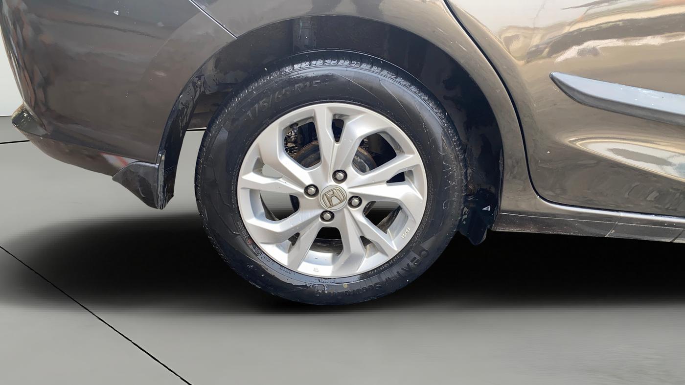 2020 Honda Amaze 1.2L I-VTEC VX, CNG, Manual, 52,480 km, Right Rear Wheel