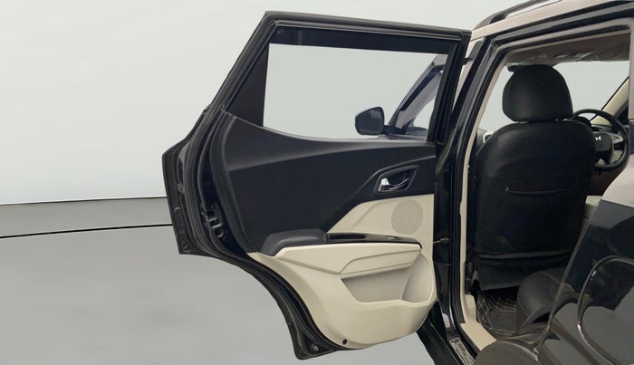 2023 Mahindra XUV300 W8 (O) 1.2 PETROL, Petrol, Manual, 27,880 km, LHS Rear Door
