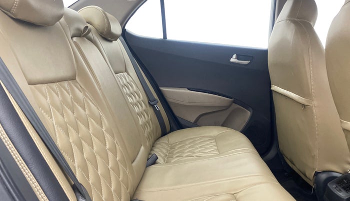 2015 Hyundai Xcent S (O) 1.2, Petrol, Manual, 1,25,322 km, Right Side Rear Door Cabin