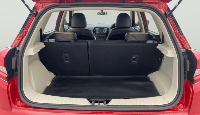 2023 Mahindra XUV300 W6 1.2 PETROL, Petrol, Manual, 3,926 km, Boot Open Zoomed View