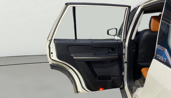 2017 Tata Hexa XMA 4X2 7 STR, Diesel, Automatic, 77,501 km, LHS Rear Door