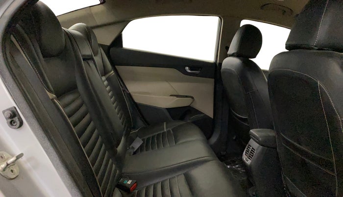 2019 Hyundai Verna 1.6 VTVT SX, Petrol, Manual, 16,557 km, Right Side Rear Door Cabin