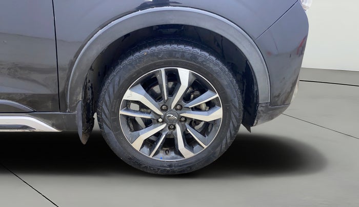 2019 Mahindra XUV300 W8 (O) 1.5 DIESEL, Diesel, Manual, 42,533 km, Right Front Wheel