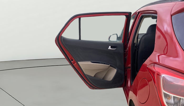 2017 Hyundai Grand i10 SPORTZ (O) 1.2 KAPPA VTVT, Petrol, Manual, 1,28,898 km, LHS Rear Door