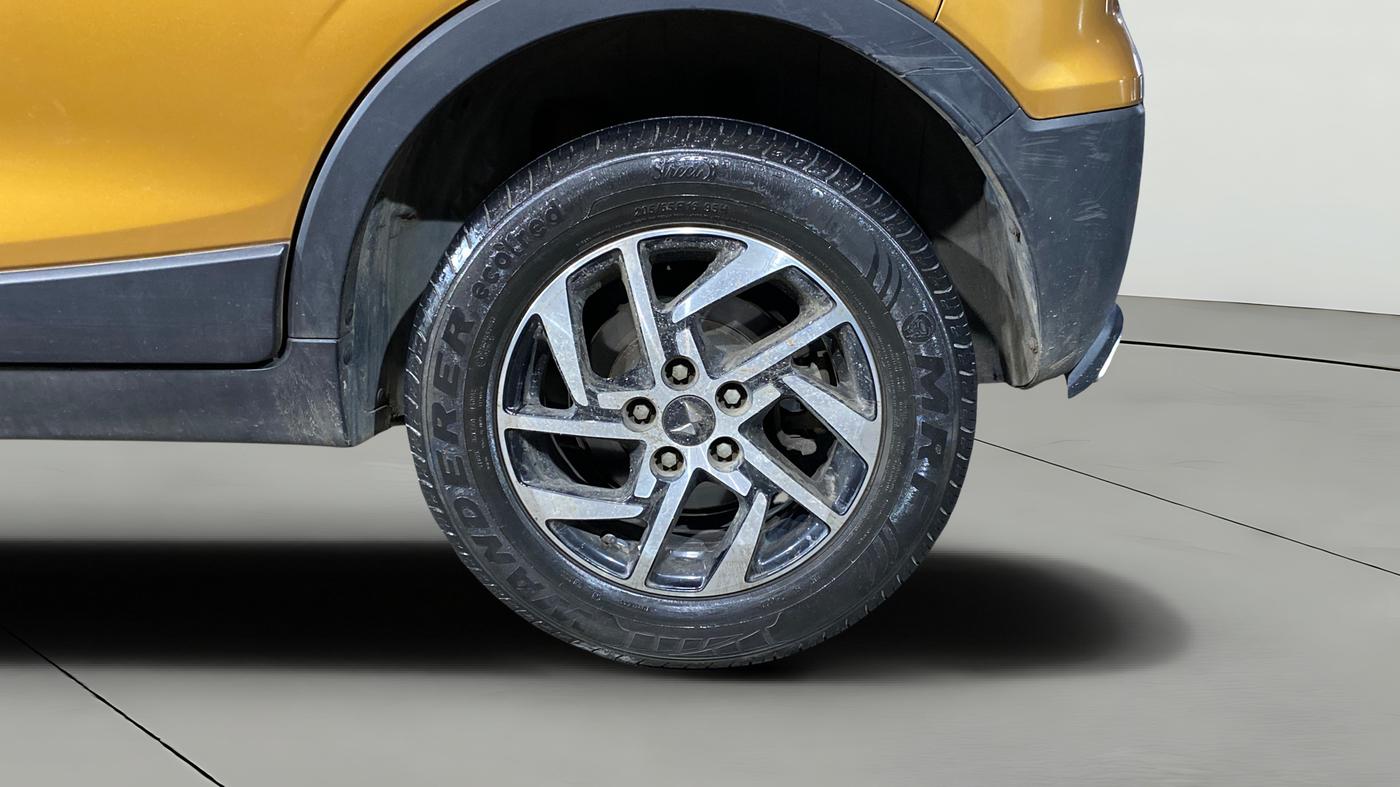 2023 Mahindra XUV300 W8(O) 1.2 PETROL DUAL TONE, Petrol, Manual, 58,758 km, Left Rear Wheel
