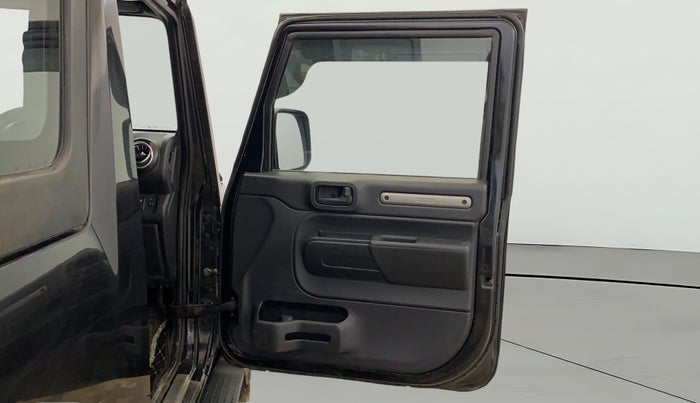 2021 Mahindra Thar LX PETROL HT 4WD AT, Petrol, Automatic, 64,419 km, RHS Front Door