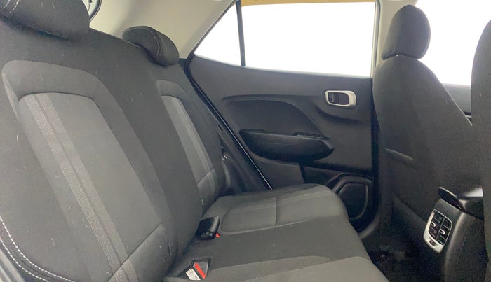 2022 Hyundai VENUE SX PLUS 1.0 TURBO DCT, Petrol, Automatic, 7,657 km, Right Side Rear Door Cabin