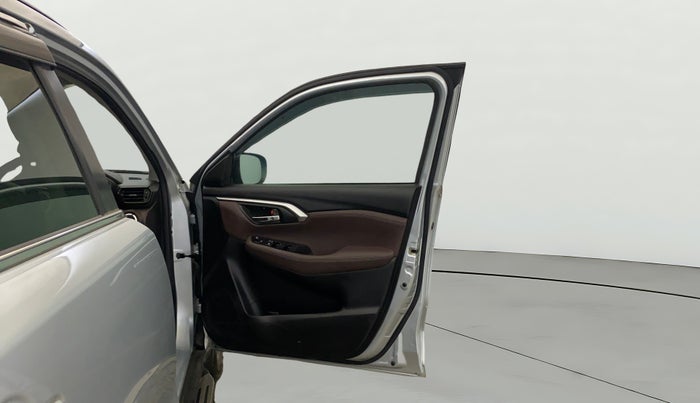 2023 Maruti Grand Vitara ALPHA SMART HYBRID, Petrol, Manual, 67,233 km, RHS Front Door