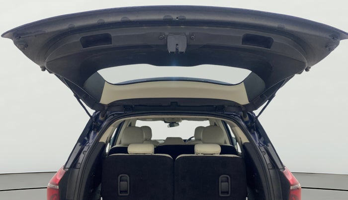 2022 Mahindra XUV700 AX 7 LUXURY D AWD AT 7 STR, Diesel, Automatic, 1,29,475 km, Boot Door Open