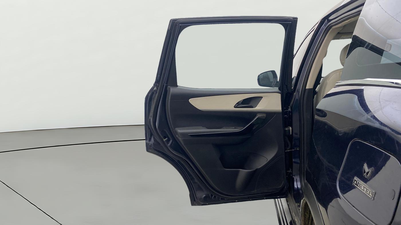 2023 Mahindra XUV700 AX 5 D AT 5 STR, Diesel, Automatic, 43,990 km, LHS Rear Door