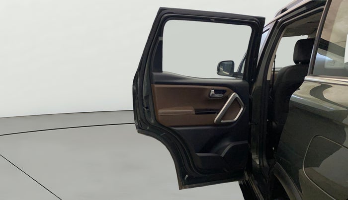 2022 Mahindra SCORPIO-N Z8 L PETROL AT 7 STR, Petrol, Automatic, 25,934 km, LHS Rear Door