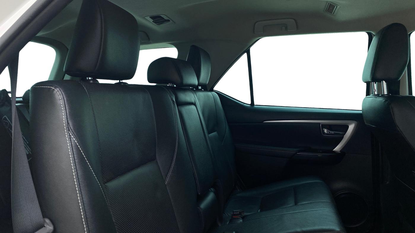 2023 Toyota Fortuner 4X2 AT 2.8 DIESEL, Diesel, Automatic, 50,235 km, Right Side Rear Door Cabin