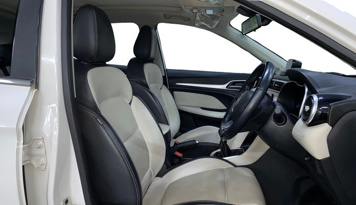 2022 MG ASTOR SHARP EX 1.5 MT, Petrol, Manual, 25,227 km, Right Side Front Door Cabin