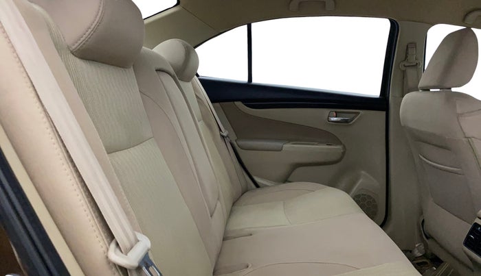 2016 Maruti Ciaz VXI+, Petrol, Manual, 55,865 km, Right Side Rear Door Cabin