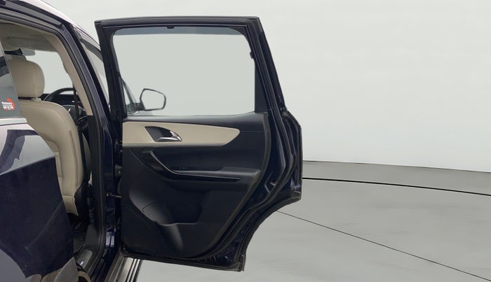 2023 Mahindra XUV700 AX 7 LUXURY P AT 7 STR, Petrol, Automatic, 60,165 km, RHS Rear Door