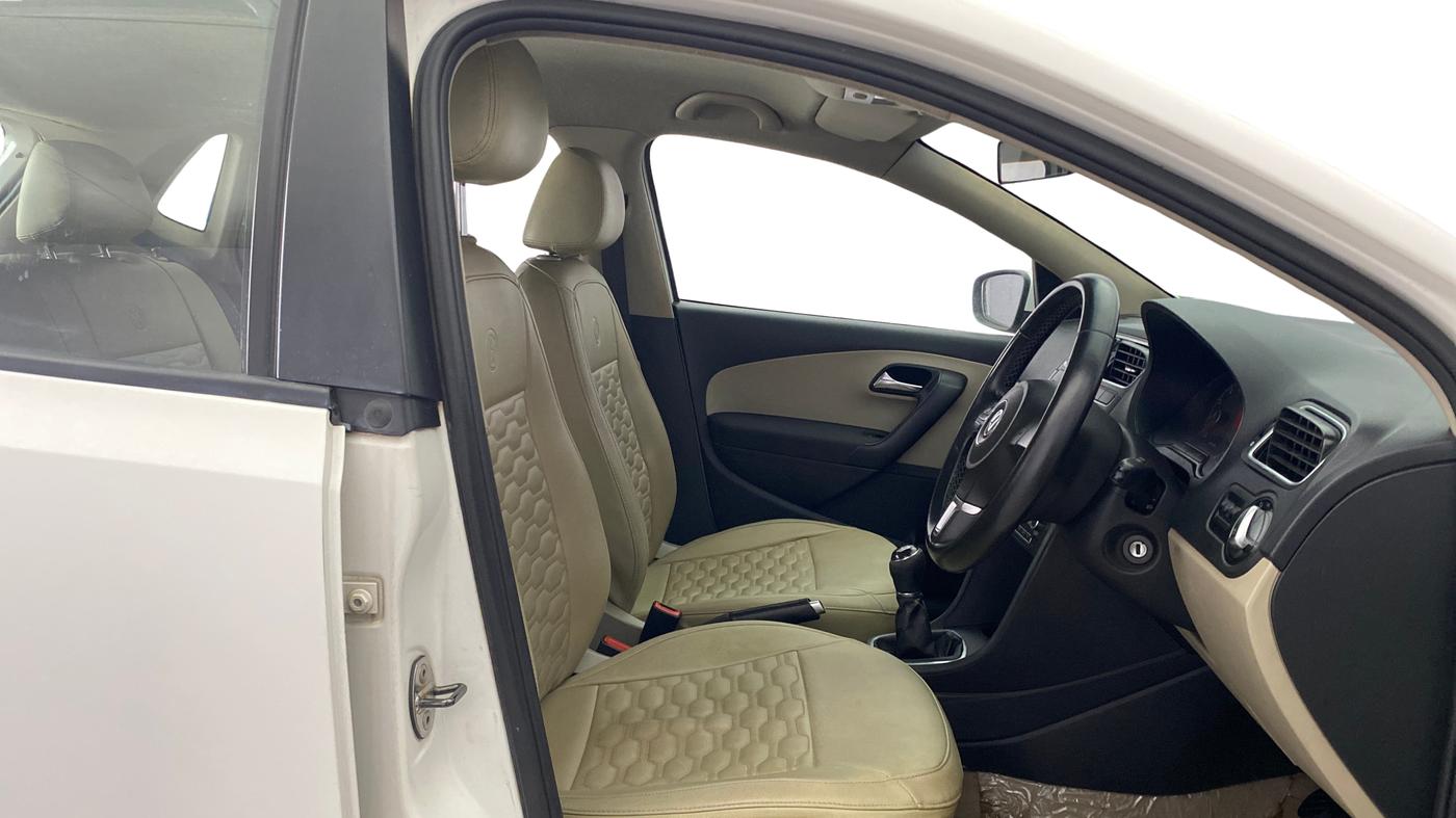 2013 Volkswagen Polo HIGHLINE1.2L, Petrol, Manual, 1,08,550 km, Right Side Front Door Cabin