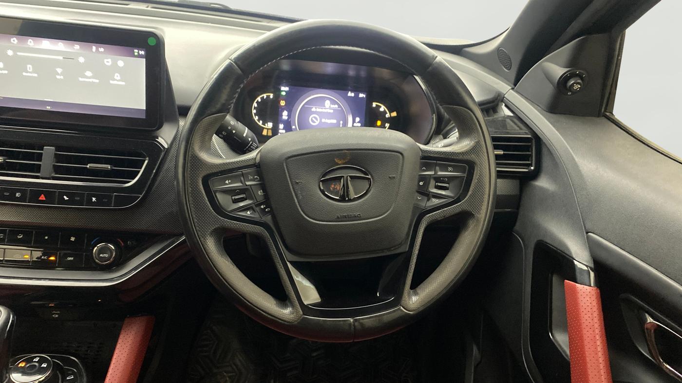 2023 Tata Safari XZA PLUS O RED DARK , Diesel, Automatic, 1,18,926 km, Steering Wheel Close Up