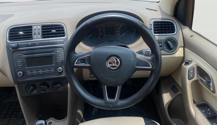 2016 Skoda Rapid AMBITION 1.6 MPI MT, Petrol, Manual, 85,761 km, Steering Wheel Close Up