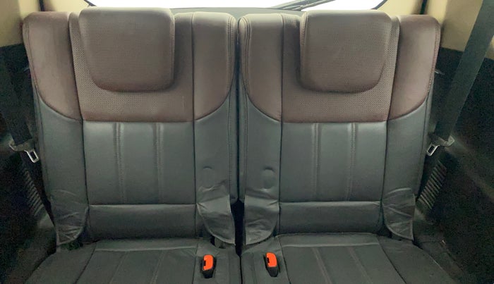 2015 Mahindra XUV500 W6, Diesel, Manual, 1,08,852 km, Third Seat Row ( optional )