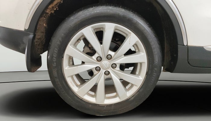 2022 MG ASTOR SUPER 1.5 MT, Petrol, Manual, 36,542 km, Right Rear Wheel