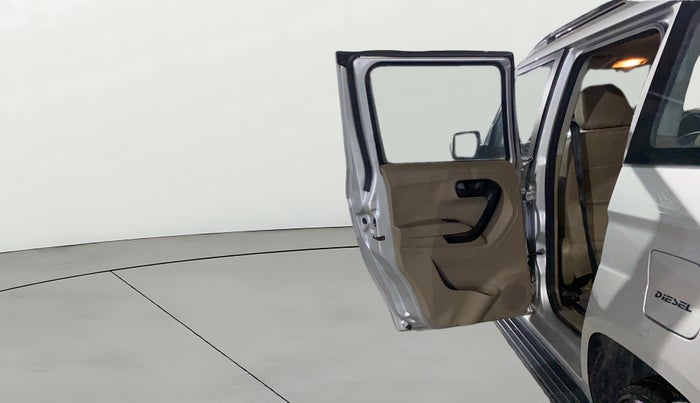 2017 Mahindra TUV300 T6, Diesel, Manual, 20,374 km, LHS Rear Door