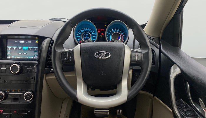 2017 Mahindra XUV500 W10 AT, Diesel, Automatic, 1,11,323 km, Steering Wheel Close Up