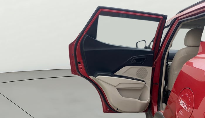 2021 Mahindra XUV300 W6 1.5 DIESEL AMT, Diesel, Automatic, 1,26,069 km, LHS Rear Door