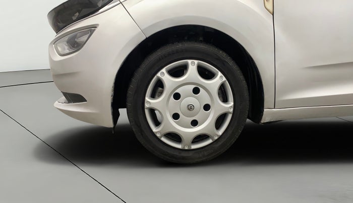 2020 Tata ALTROZ XM PETROL, Petrol, Manual, 49,975 km, Left Front Wheel