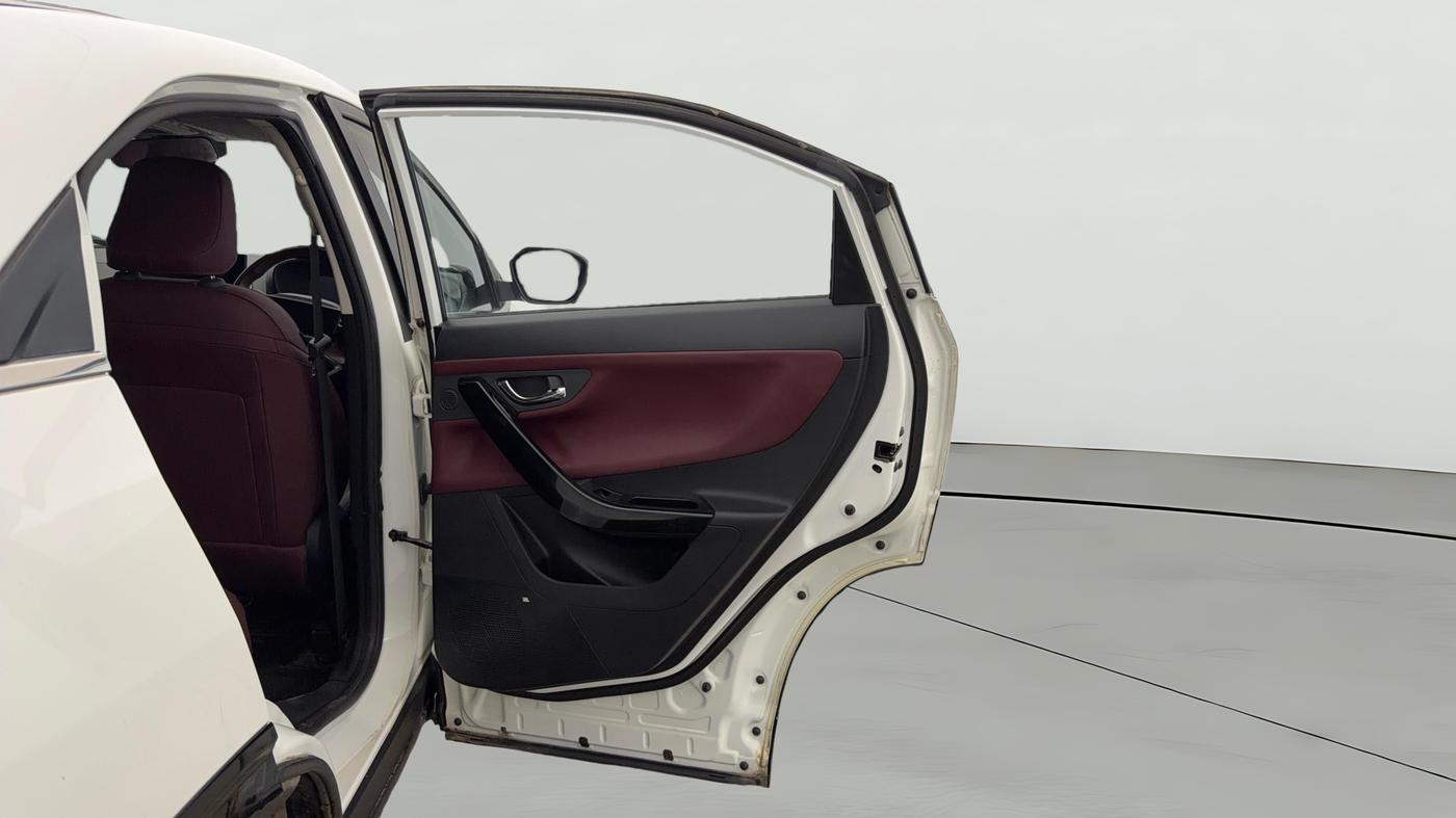2024 Tata Curvv Accomplished S 1.2 Petrol 7DCA, Petrol, Automatic, 6,773 km, RHS Rear Door