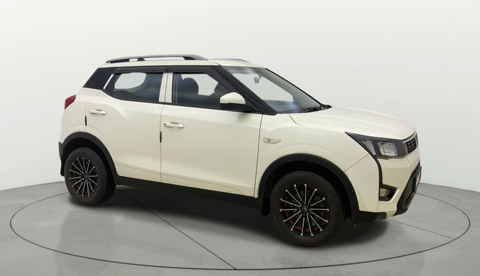 2023 Mahindra XUV300 W4 1.2 PETROL, Petrol, Manual, 14,651 km, Right Front Diagonal