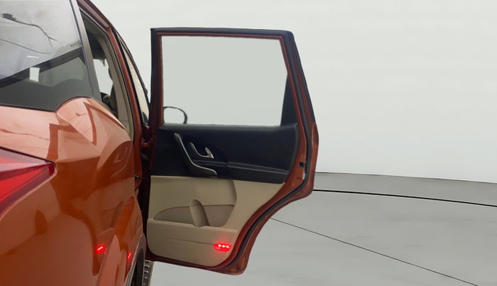 2016 Mahindra XUV500 W10 AT, Diesel, Automatic, 72,178 km, RHS Rear Door