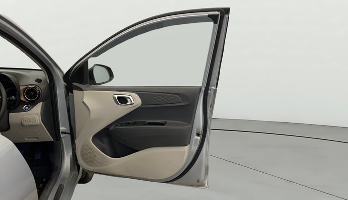 2024 Hyundai AURA SX 1.2 CNG, CNG, Manual, 37,225 km, RHS Front Door