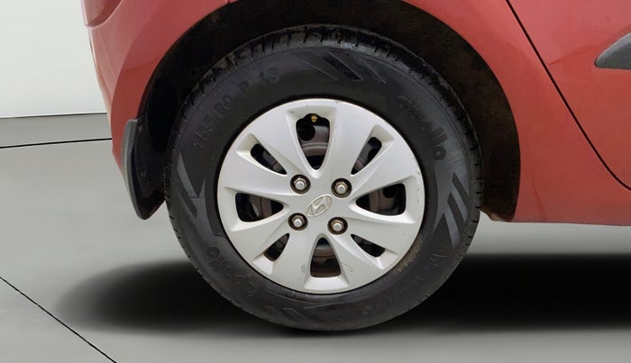 2013 Hyundai i10 MAGNA 1.2, Petrol, Manual, 1,05,343 km, Right Rear Wheel
