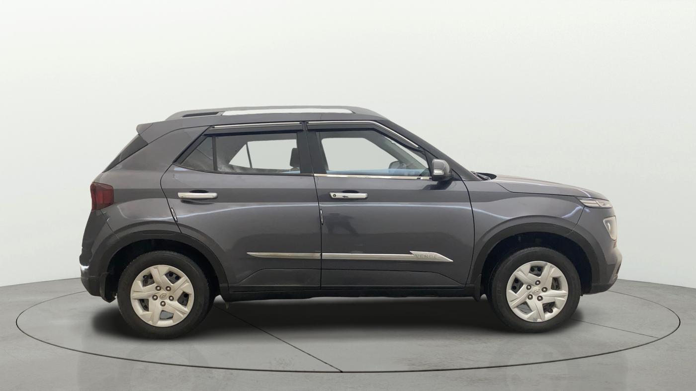 2022 Hyundai VENUE S+ 1.2, CNG, Manual, 56,314 km, Right Side View