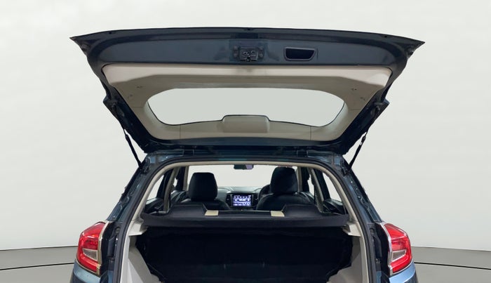 2022 Mahindra XUV300 W6 1.2 PETROL, Petrol, Manual, 39,602 km, Boot Door Open