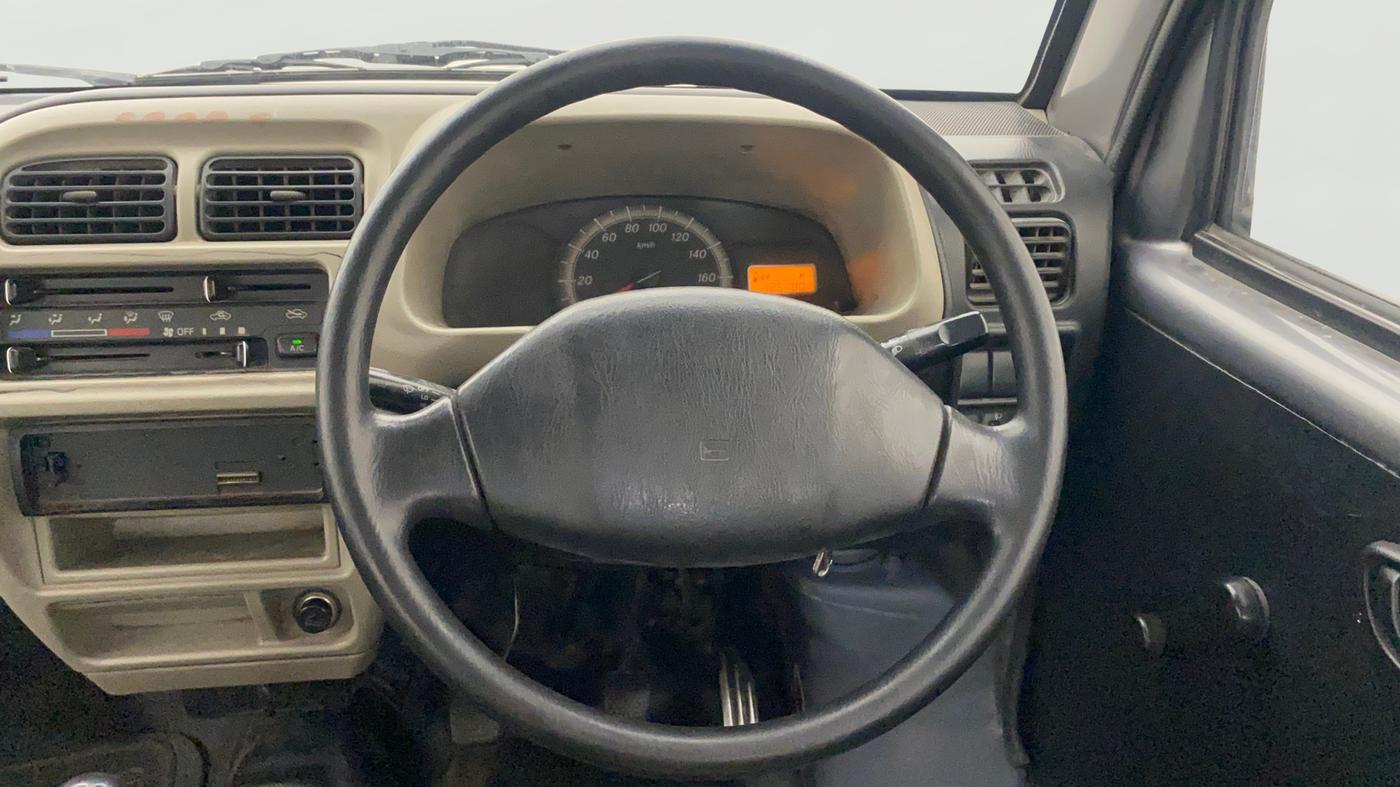 2017 Maruti Eeco 5 STR WITH A/C+HTR, Petrol, Manual, 1,25,143 km, Steering Wheel Close Up