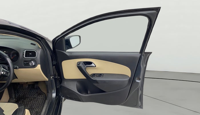 2015 Volkswagen Polo HIGHLINE1.2L, Petrol, Manual, 59,990 km, RHS Front Door