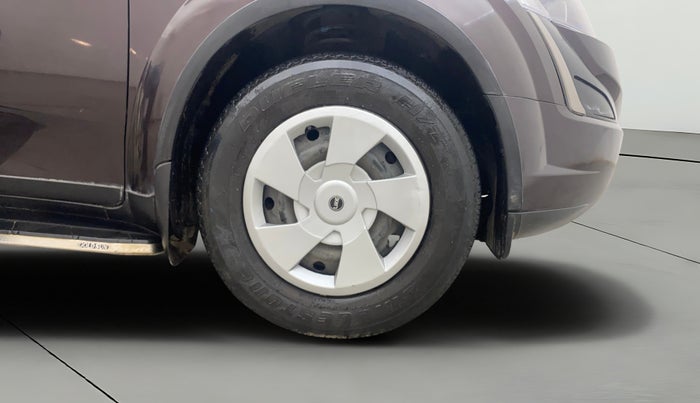 2019 Mahindra XUV500 W7, Diesel, Manual, 82,775 km, Right Front Wheel