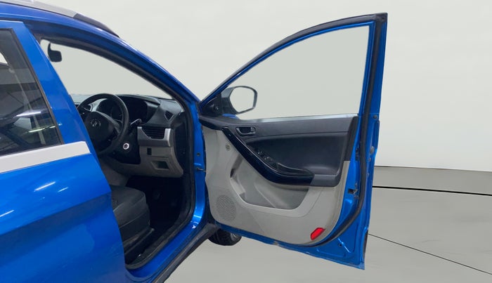 2018 Tata NEXON XM PETROL, Petrol, Manual, 42,617 km, RHS Front Door