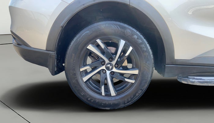 2021 Mahindra XUV700 AX 3 P AT 5 STR, Petrol, Automatic, 50,006 km, Right Rear Wheel