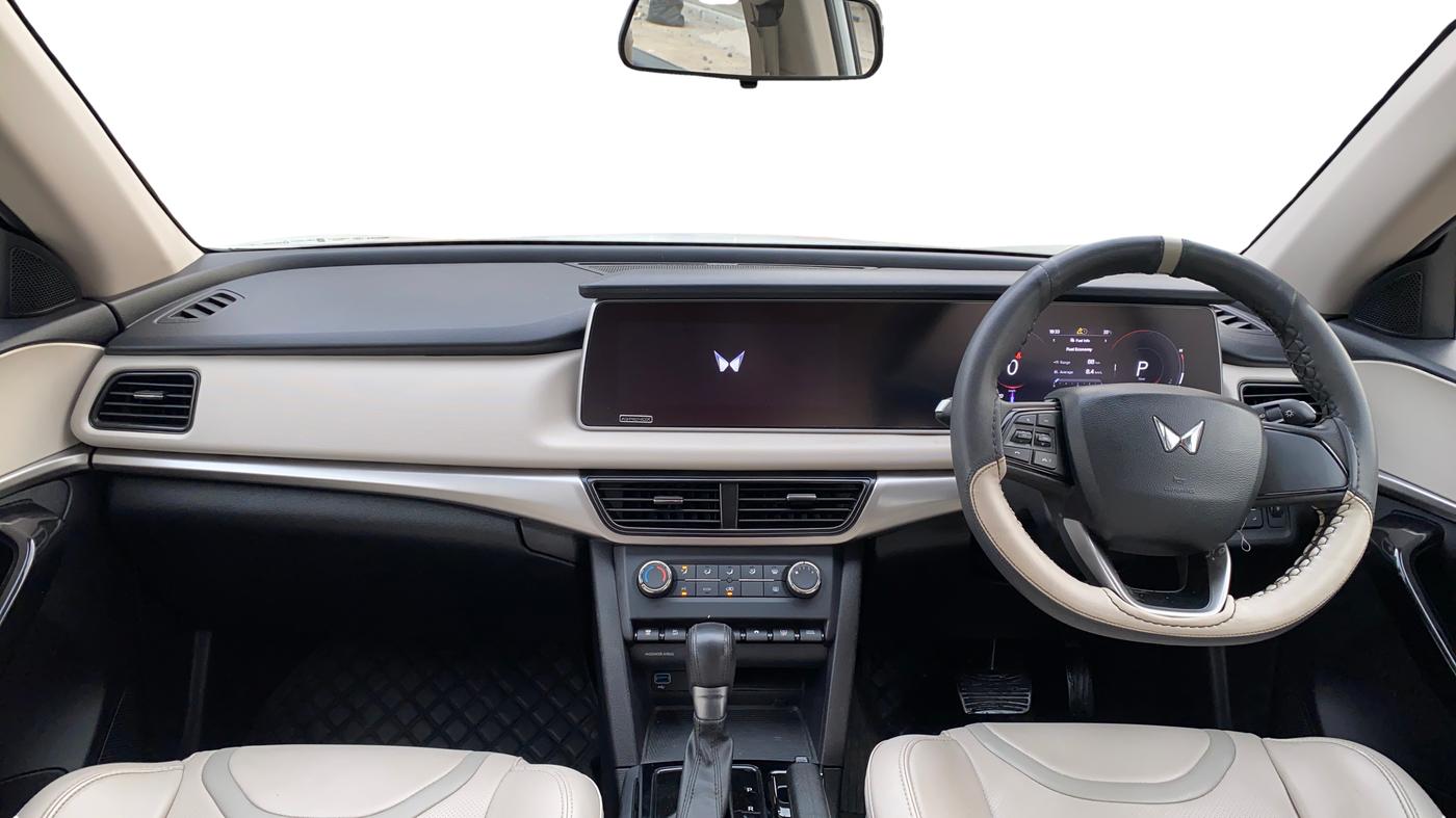 2022 Mahindra XUV700 AX 5 D AT 5 STR, Diesel, Automatic, 31,102 km, Dashboard