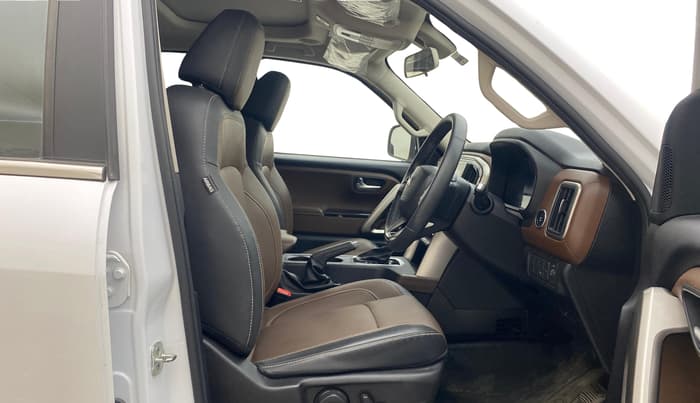 2023 Mahindra SCORPIO-N Z8 L PETROL AT 7 STR, Petrol, Automatic, 64,601 km, Right Side Front Door Cabin